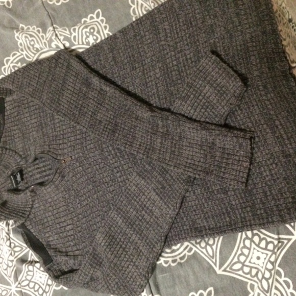 Calvin Klein sweater - Picture 8 of 8